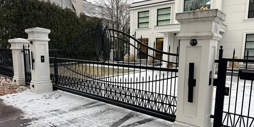 Choosing Gate Complements Homes Architecture